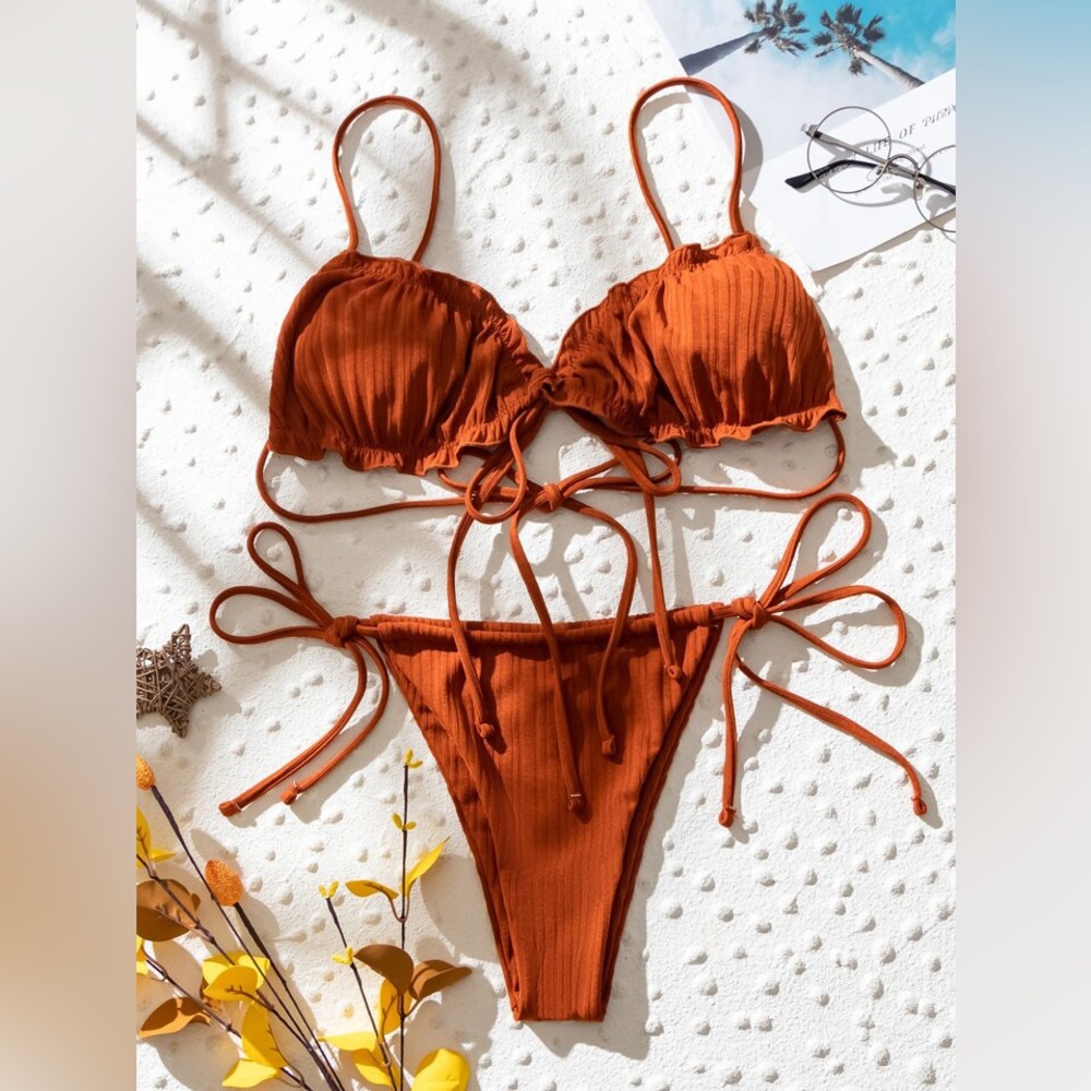 Bikinis/swim